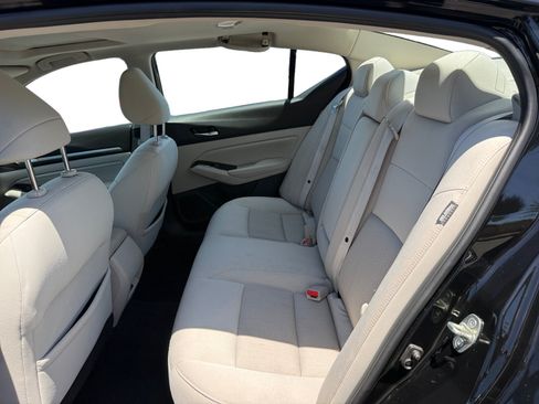 Used 2021 Nissan Altima 2.5 SV w/ SV Premium Package FWD image 16