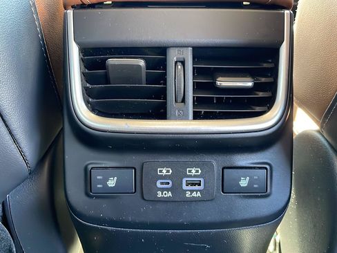 Used 2023 Subaru Outback Touring AWD/4WD image 29