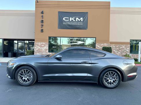 Used 2017 Ford Mustang V6 image 3