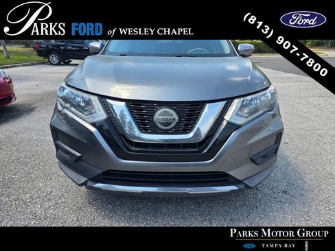 Used 2018 Nissan Rogue SV image 1