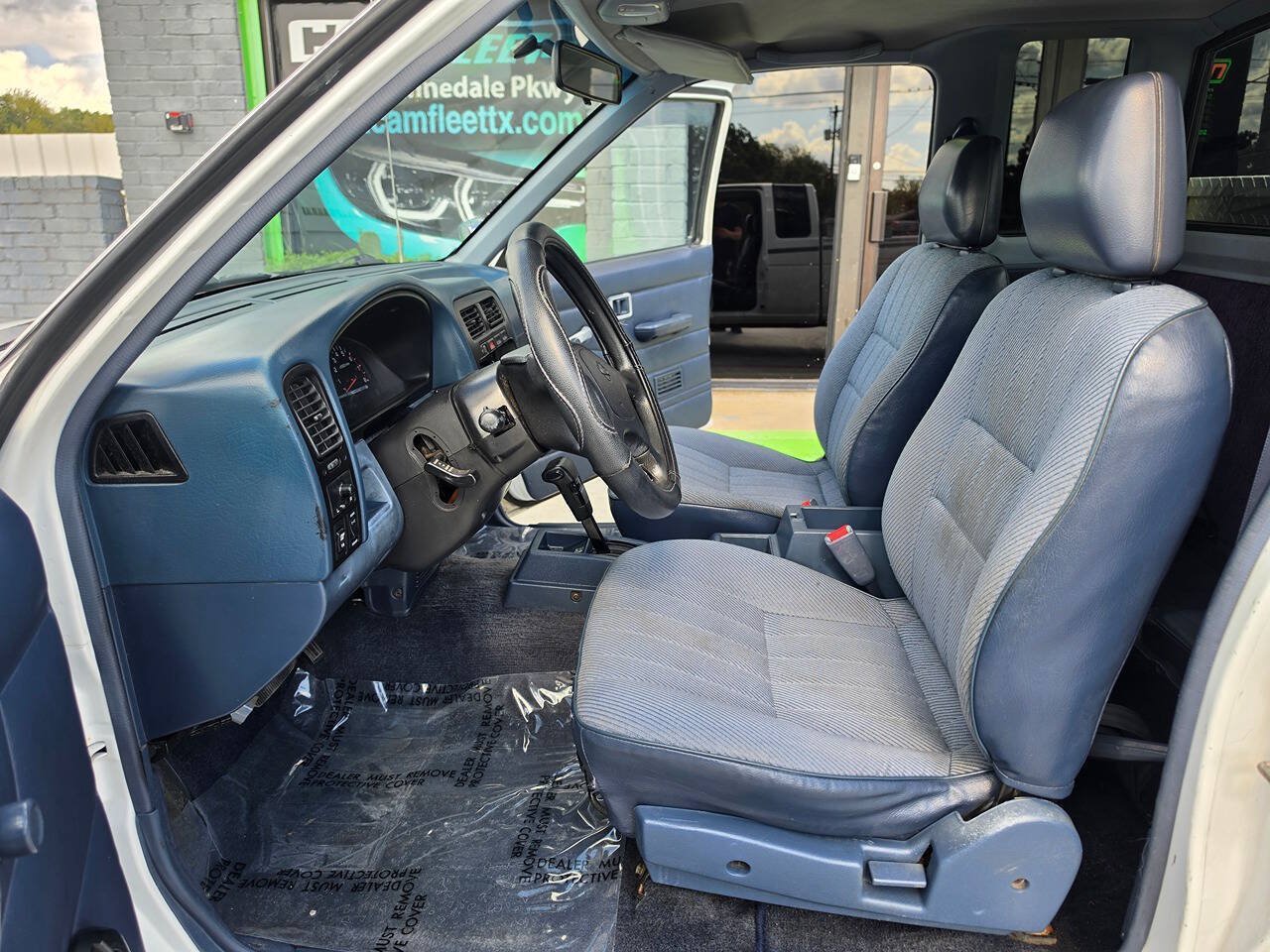 Used 1995 Nissan Pickup XE RWD image 18