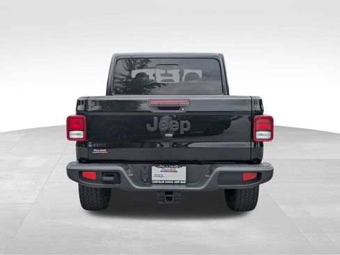 Used 2025 Jeep Gladiator Sport AWD/4WD image 5