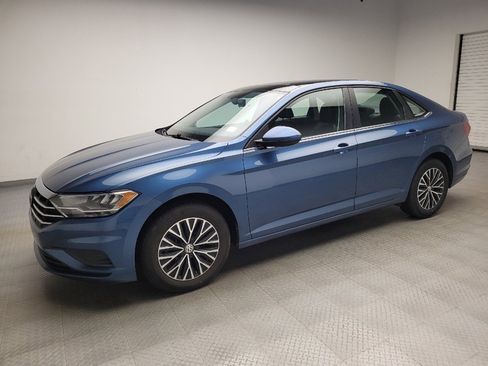Used 2019 Volkswagen Jetta SE w/ Cold Weather Package FWD image 2