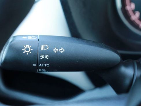 Used 2025 Toyota RAV4 XLE FWD image 23