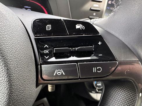 Used 2025 Hyundai Elantra Sport FWD image 17