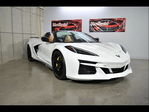 New 2025 Chevrolet Corvette E-Ray image 2