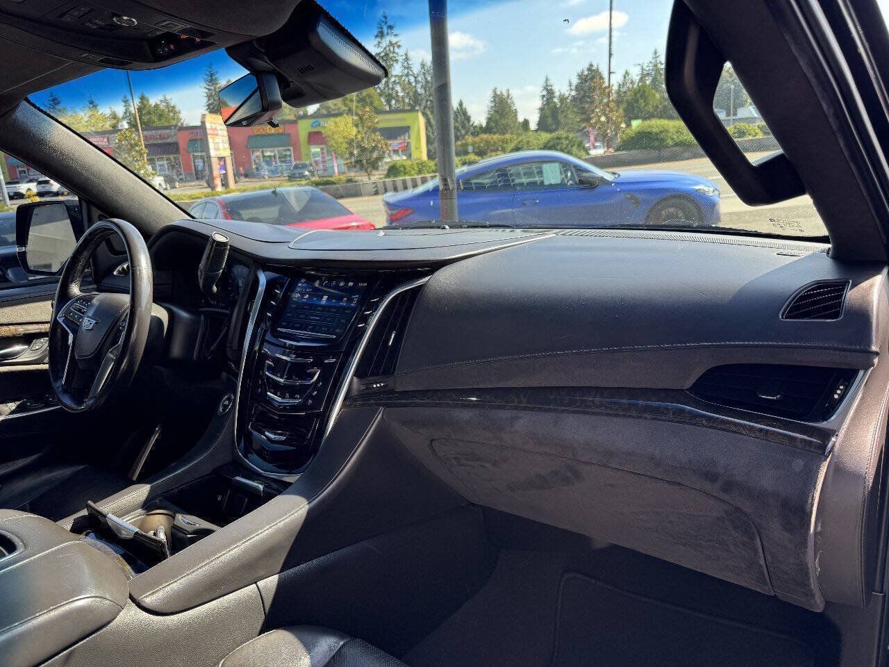 Used 2019 Cadillac Escalade Platinum RWD image 20
