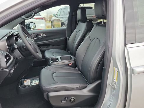 New 2026 Chrysler Pacifica Select image 7