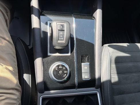 Used 2024 Mitsubishi Outlander SE Black Edition FWD image 16