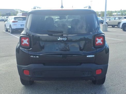 Used 2017 Jeep Renegade Latitude AWD/4WD image 5