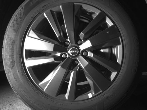 Used 2025 Nissan Pathfinder SV AWD/4WD image 13