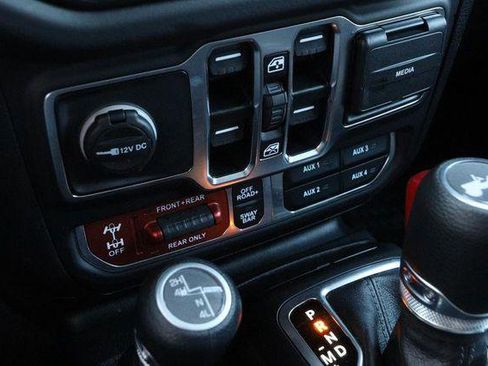 Used 2025 Jeep Wrangler Unlimited Rubicon image 18