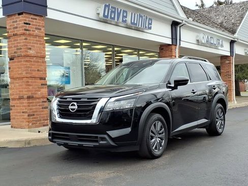 Used 2025 Nissan Pathfinder SV image 1