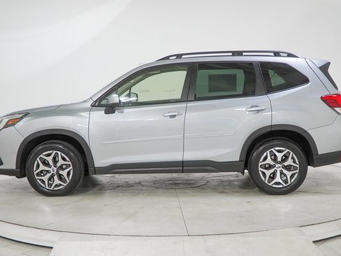 Used 2023 Subaru Forester Premium image 5