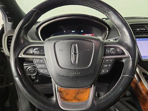 Used 2019 Lincoln Nautilus Select image 21