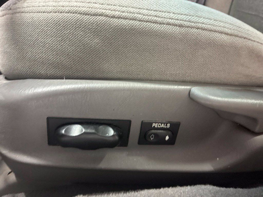 Used 2002 Ford Taurus SE FWD image 13