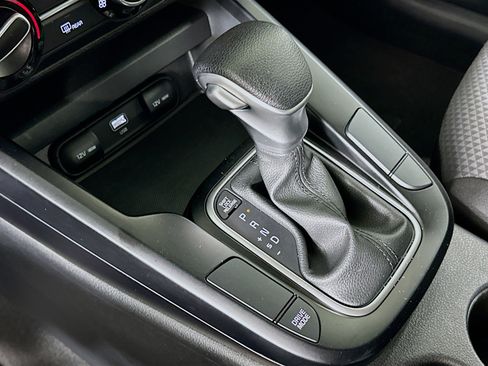 Used 2025 Kia Soul LX w/ LX Technology Package FWD image 24