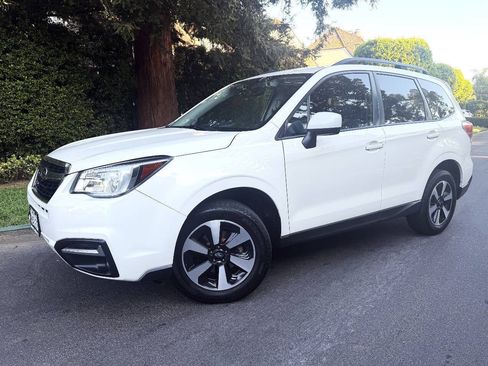 Used 2017 Subaru Forester 2.5i Premium AWD/4WD image 2