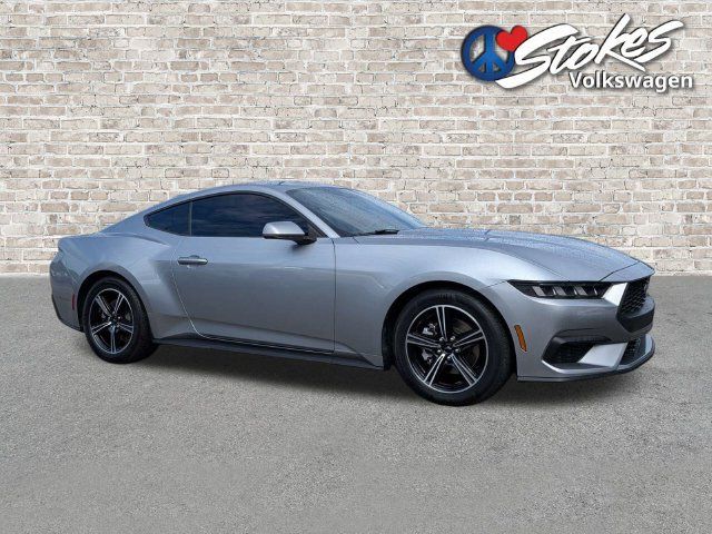 Used 2025 Ford Mustang Coupe RWD image 2