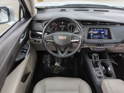Used 2021 Cadillac XT4 Luxury FWD image 16