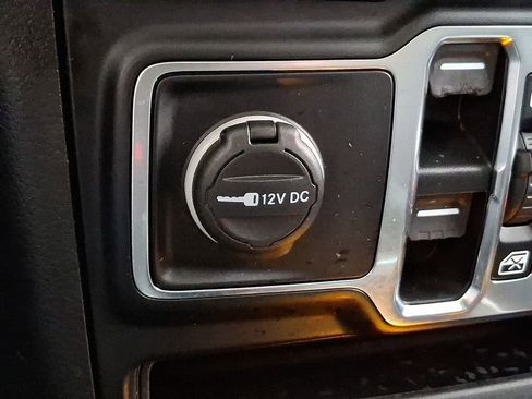 Used 2021 Jeep Wrangler Unlimited Sport image 23