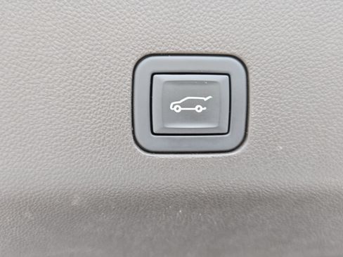 Used 2024 GMC Yukon XL Denali AWD/4WD image 32