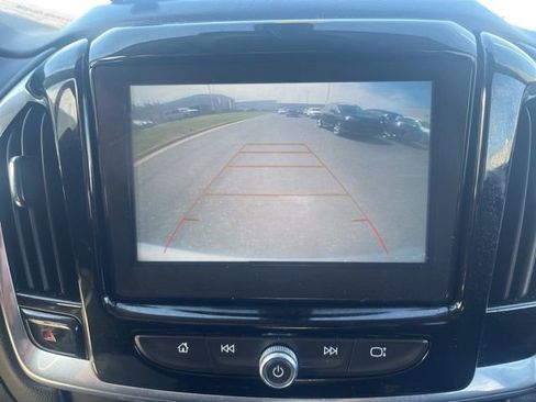 Used 2018 Chevrolet Traverse LT image 15