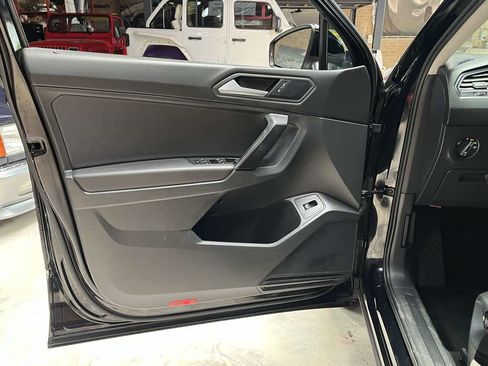 Used 2019 Volkswagen Tiguan SEL AWD/4WD image 27