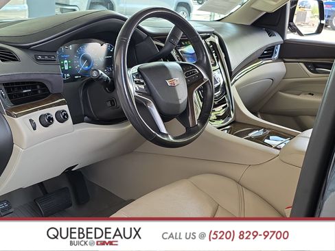 Used 2019 Cadillac Escalade Luxury AWD/4WD image 11