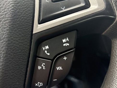 Used 2019 Ford Fusion SE FWD image 19