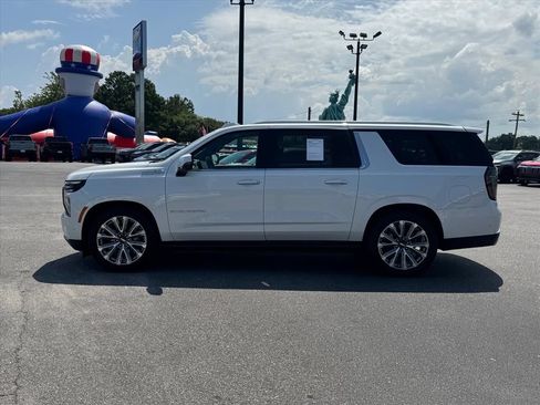 Used 2025 Chevrolet Suburban High Country AWD/4WD image 6