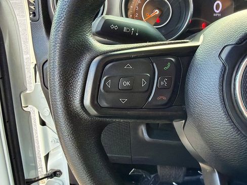 Used 2022 Jeep Gladiator Sport image 36