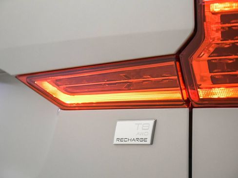 Certified 2023 Volvo XC60 T8 Ultimate AWD/4WD image 12