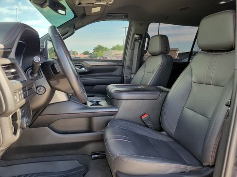 Used 2022 Chevrolet Suburban RST w/ Luxury Package RWD image 12