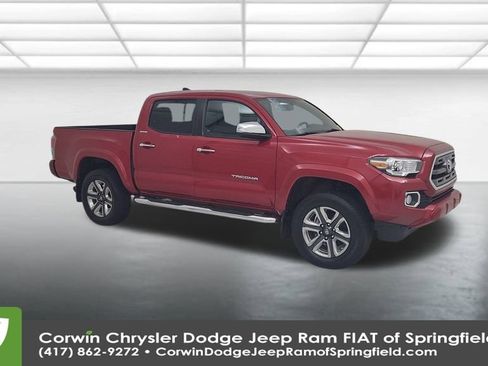 Used 2017 Toyota Tacoma Limited image 2
