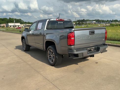 Used 2022 Chevrolet Colorado LT w/ LT Convenience Package image 6