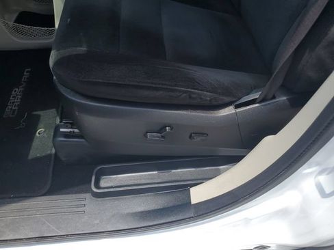 Used 2016 Dodge Grand Caravan SXT FWD image 22