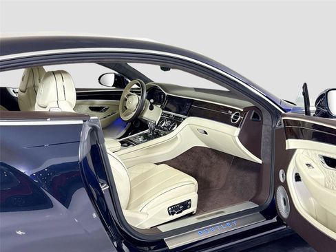 Used 2022 Bentley Continental GT image 28