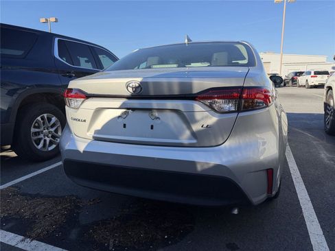 Used 2025 Toyota Corolla LE image 5