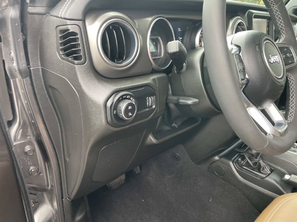 Used 2023 Jeep Gladiator Rubicon w/ Cold Weather Group AWD/4WD image 18