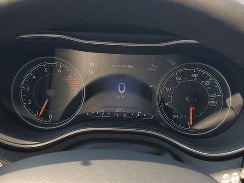 Used 2022 Jeep Cherokee Latitude Lux w/ Sun & Sound Group AWD/4WD image 25