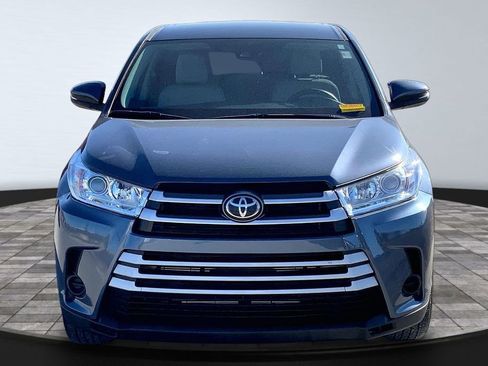 Used 2019 Toyota Highlander LE image 2