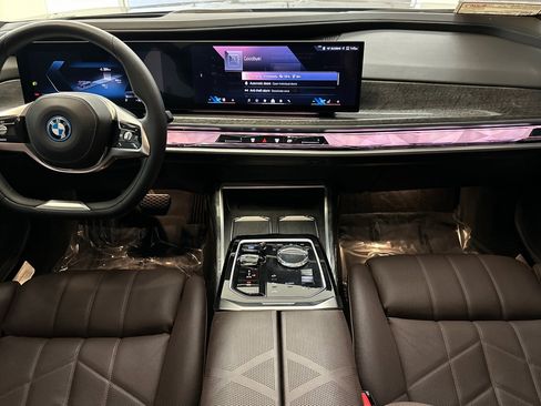 Certified 2023 BMW i7 xDrive60 AWD/4WD image 17