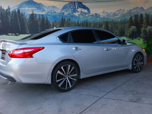 Used 2016 Nissan Altima 3.5 SL w/ 3.5 Technology Package image 6