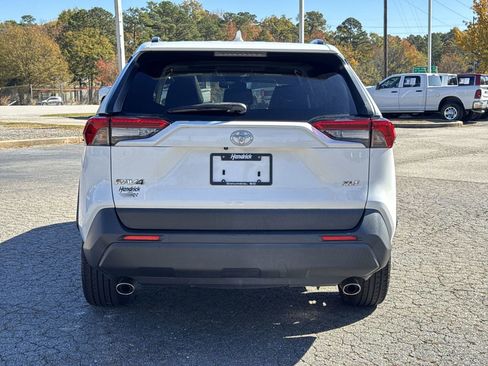 Used 2020 Toyota RAV4 XLE Premium image 9