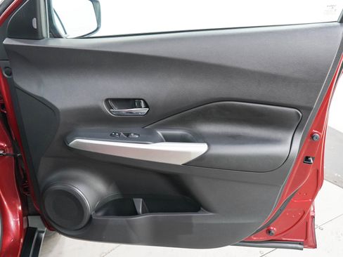 Used 2019 Nissan Kicks SR w/ SR Premium Package FWD image 11