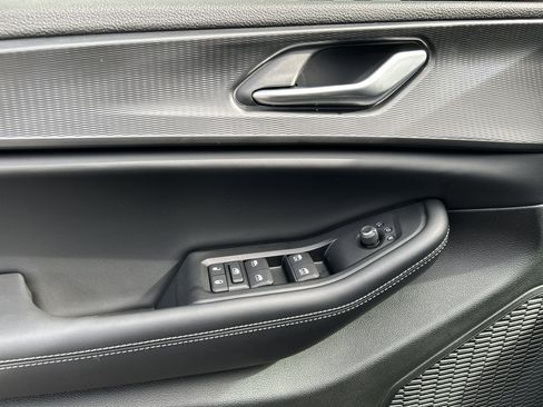 New 2025 Jeep Grand Cherokee Altitude image 13