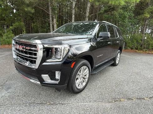 Used 2022 GMC Yukon SLT w/ SLT Luxury Package AWD/4WD image 3