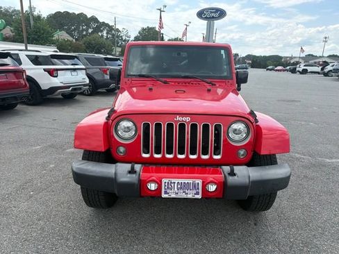 Used 2017 Jeep Wrangler Unlimited Sahara w/ Connectivity Group AWD/4WD image 2