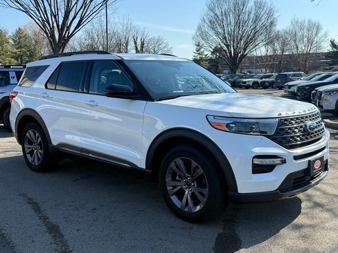 Used 2023 Ford Explorer XLT w/ Equipment Group 202A image 4